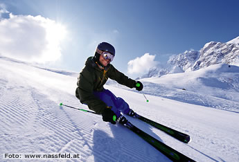 nassfeld_skifahrer_piste345.jpg